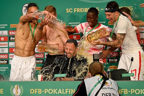 Beer shower for coach Domenico Tedesco