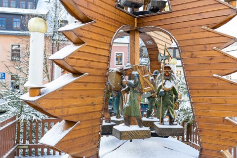 Carved wooden figures on the pyramid at the market place