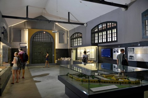 Hoa Lo Prison