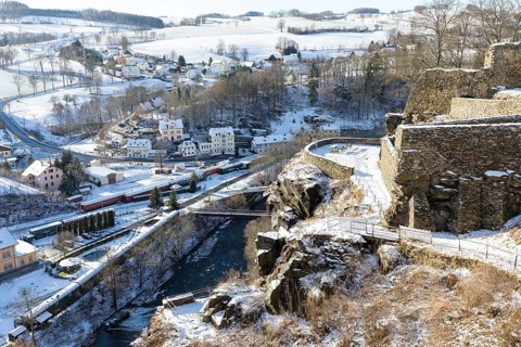 Terraces and wall remains on the steep slope of the Zschopau with vantage points into the Zschopau valley
