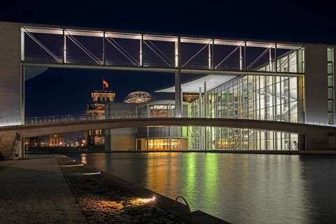 Spree side of the Paul Loebe House in the evening