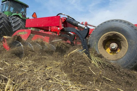 John Deere 9400 pulling Vaderstad TopDown 700 cultivator and tilling stubble field