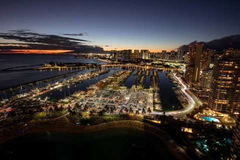 Dusk at the Ala Wai boat harbour with a view over Waikiki to Honolulu