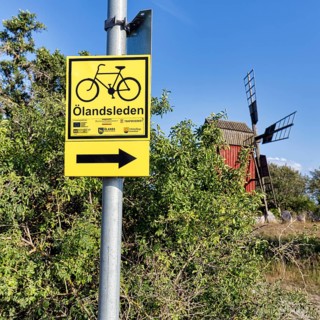 Yellow traffic sign
