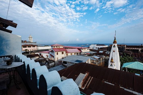 Blick ueber die Blechdaecher von Stone Town