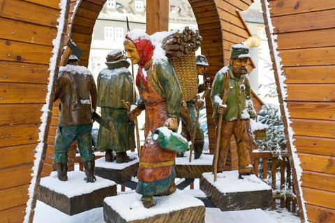 Carved wooden figures on the pyramid at the market place