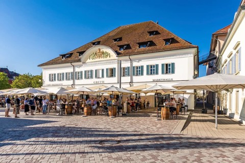 Restaurant und Markthalle in historischem Gebaeude Greth