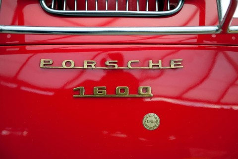 Classic lettering on Porsche 356