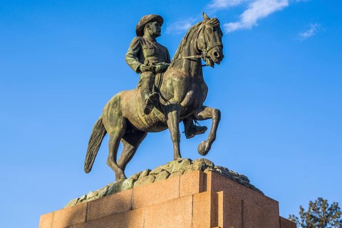 Equestrian statue of spizocorys