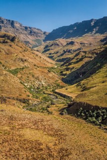 Scenically spectacular Drakensberg Mountains rise to 3482 m