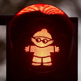 Red Mainzelmaennchen traffic light for standing