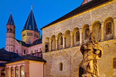 Saint Boniface in front of Gotthard Chapel