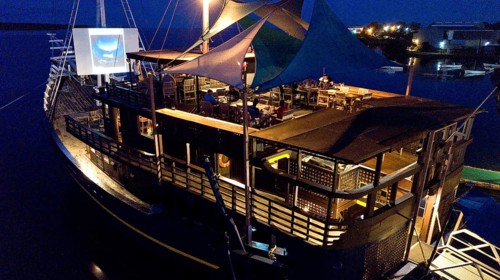 Restaurant ship manta ray