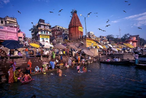 Pilgrims bathing in the Dashashwamedh Ghat of Ganges
