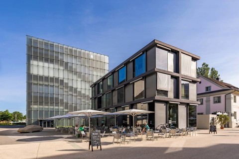 Cafe Bar KUB vor dem Kunsthaus Bregenz KUB