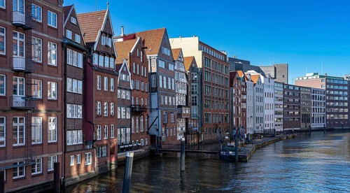 Old warehouses and historic residential buildings on Nikolaifleet
