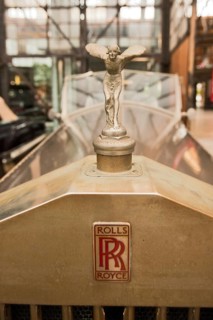 Bonnet ornament