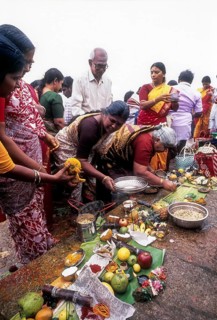 Prayers to River cauvery in Srirangam
