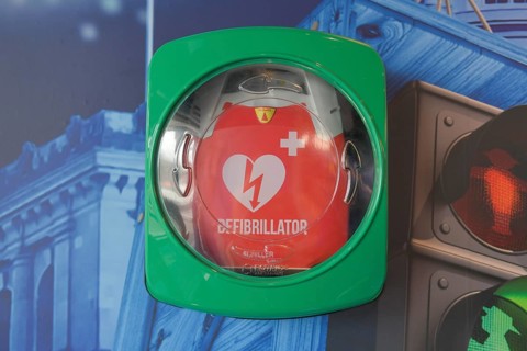Defibrillator