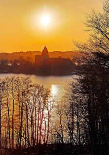 Stimmungsvolle Aussicht auf Ratzeburg mit dem Domsee und dem Dom