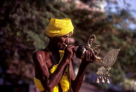 Conch blower at Nellithurai Sri Vana Badra Kali Amman Temple near Mettupalayam