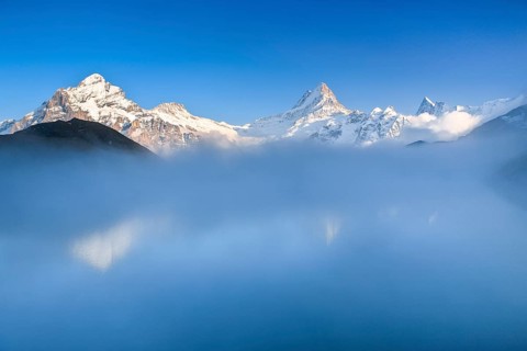Nebelschwaden ueber dem Bachsee in den Schweizer Alpen bei First oberhalb Grindelwald