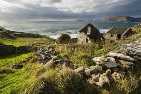 Ruined coastal dwelling and farm buildings