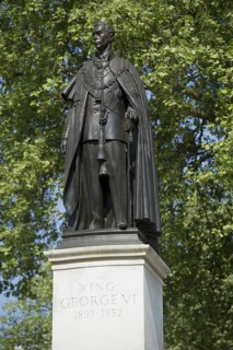 Memorial statue of King George VI in Garter Robe