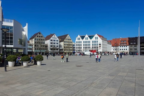 Muensterplatz left Stadthaus Ulm