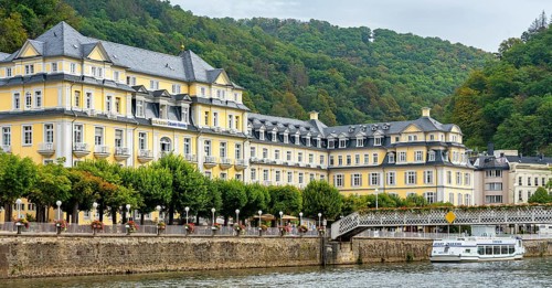 The spa hotel with the adjacent Grand Hotel