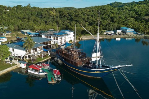 Restaurant ship manta ray