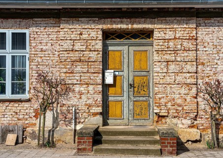 Unplastered old house in Putbus