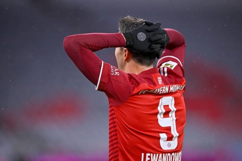 Robert Lewandowski FC Bayern Munich FCB 09 Disappointment after missed goal chance