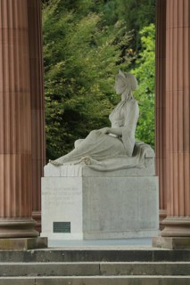 Elisabethenbrunnen with sculpture of the Greek goddess Hygieia in the spa garden