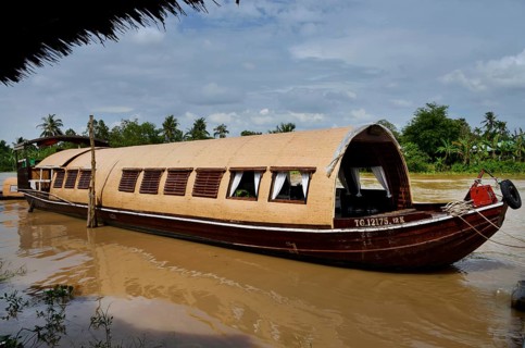 Cruise boat