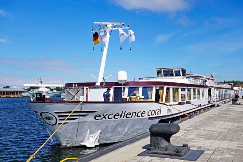 Excursion ship excellence coral