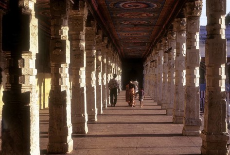 Corridor around golden lotus tank in Meenakshi temple