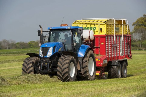 New Holland tractor with Pottinger forage wagon