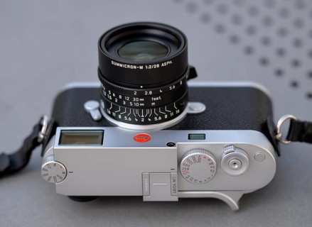 Studioaufnahme Leica M11 Gehaeuse silber verchromt