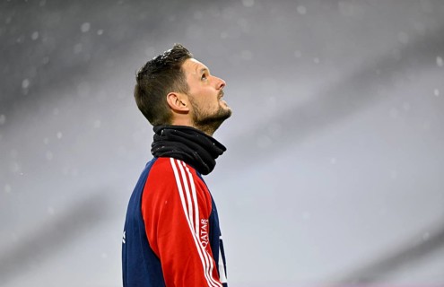 Goalkeeper Sven Ulreich FC Bayern Munich FCB 26 looks up