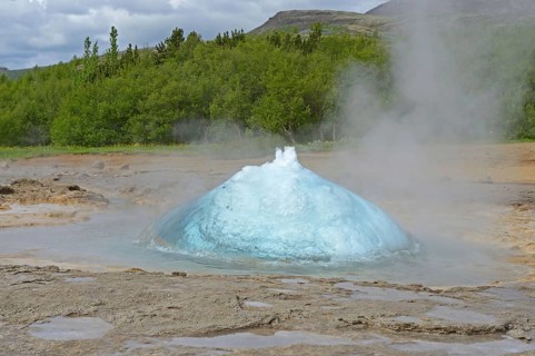 Eruption of a fountain geyser