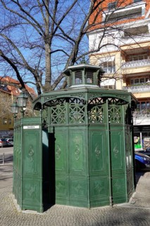 Urinal