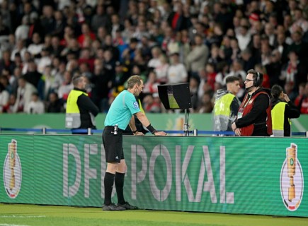 Review Area Videoassist with Referee Sascha Stegemann