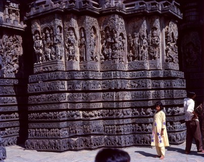Sculptures on the exterior wall of Hoysaleshwara temple in Halebid
