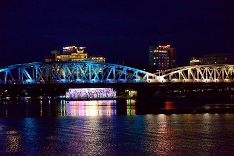 Truong Tien Bridge