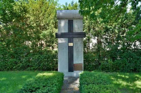 Wall cross