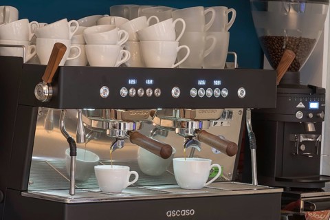 2gruppige Espressomaschine in einem Cafe