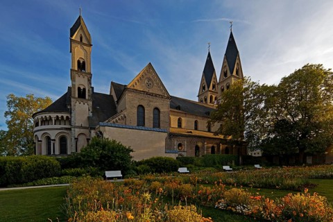 Blumenhof and Basilica St. Kastor