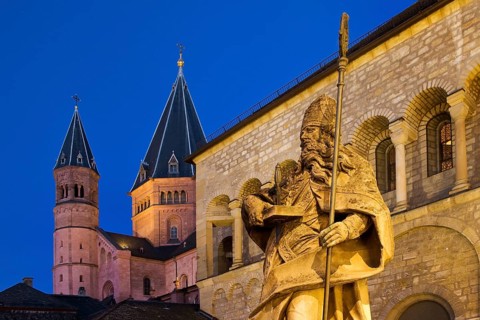 Saint Boniface in front of Gotthard Chapel