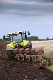 Claas 640 Axion tractor with five-furrow reversible plough